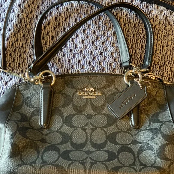 Black coach purse - Picture 2 of 4